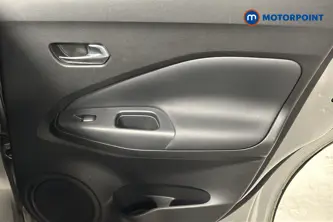 Nissan Juke N-Connecta Automatic Petrol SUV - Stock Number (1662734) - 993rd supplementary image