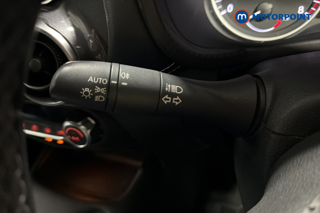 Nissan Juke N-Connecta Automatic Petrol SUV - Stock Number (1662734) - 5th supplementary image