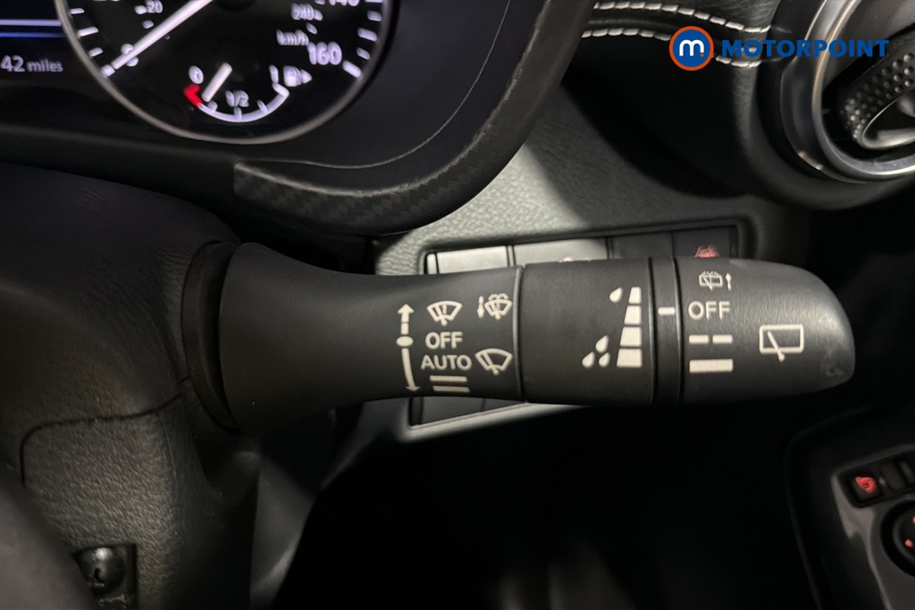Nissan Juke N-Connecta Automatic Petrol SUV - Stock Number (1662734) - 6th supplementary image