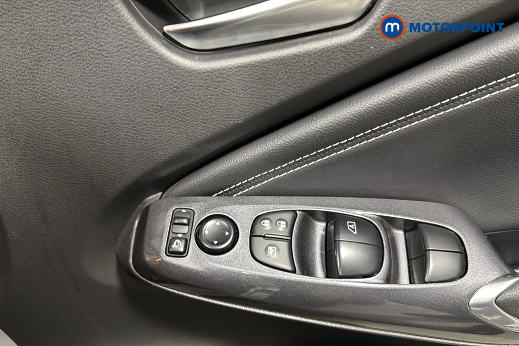 Nissan Juke N-Connecta Automatic Petrol SUV - Stock Number (1662734) - 19th supplementary image