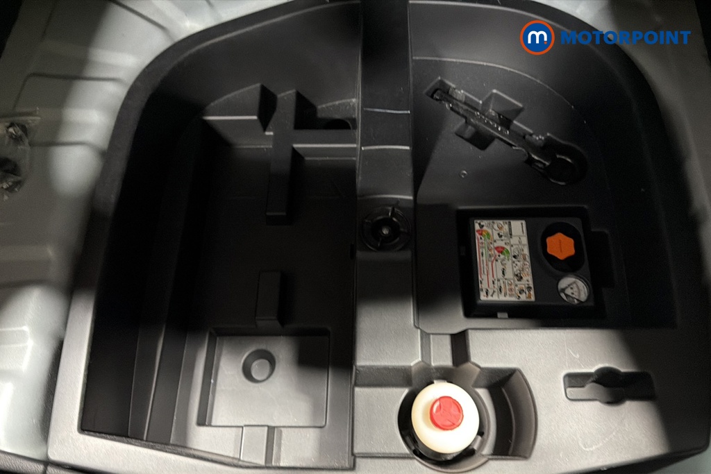 Nissan Juke N-Connecta Automatic Petrol SUV - Stock Number (1662734) - 33rd supplementary image