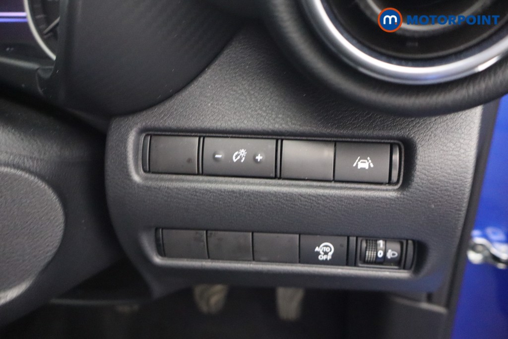 Nissan Juke N-Connecta Manual Petrol SUV - Stock Number (1663398) - 13th supplementary image
