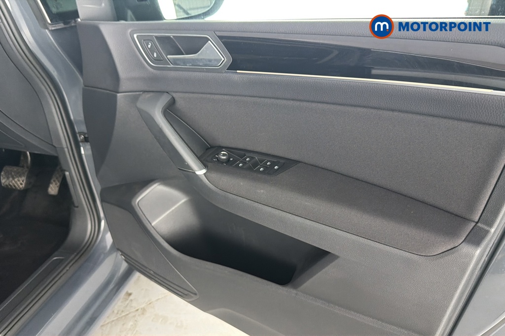 Volkswagen Touran SEL Automatic Petrol People Carrier - Stock Number (1663446) - 18th supplementary image