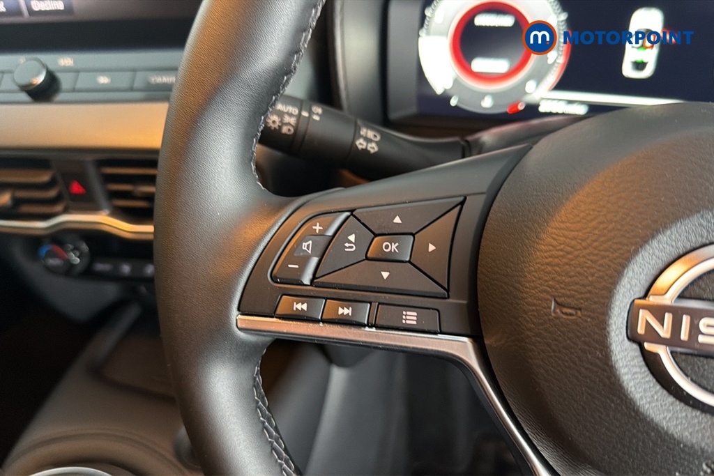 Nissan Juke N-Connecta Manual Petrol SUV - Stock Number (1663464) - 4th supplementary image