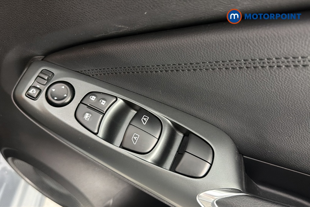 Nissan Juke N-Connecta Manual Petrol SUV - Stock Number (1663464) - 19th supplementary image