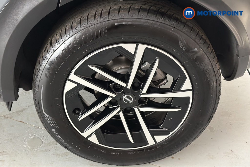 Nissan Juke N-Connecta Manual Petrol SUV - Stock Number (1663464) - 45th supplementary image