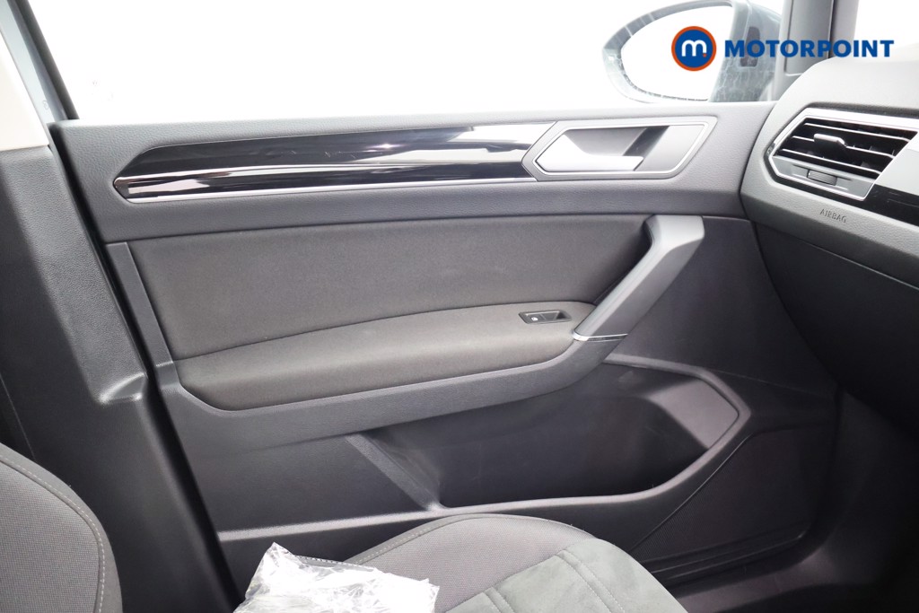 Volkswagen Touran SEL Automatic Petrol People Carrier - Stock Number (1663465) - 14th supplementary image