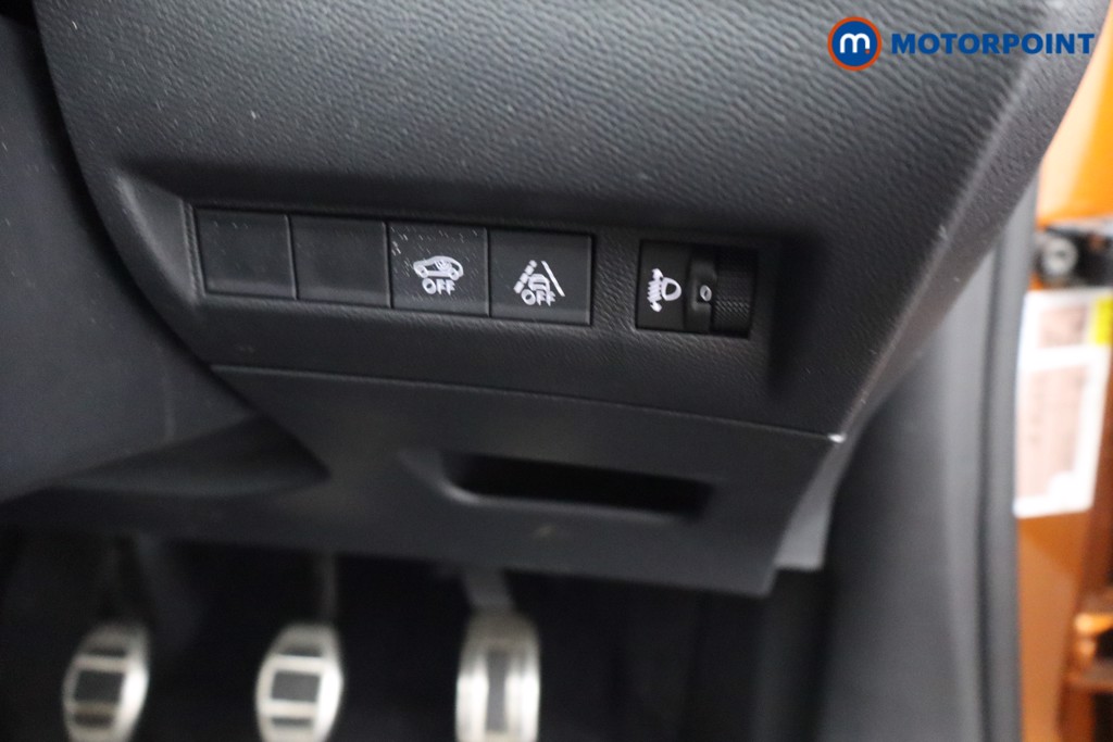 Peugeot 2008 Allure Premium-Plus Manual Petrol SUV - Stock Number (1664048) - 12th supplementary image