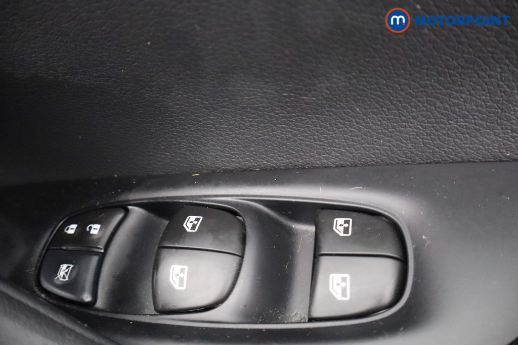 Nissan Qashqai Acenta Premium Manual Petrol SUV - Stock Number (1664984) - 12th supplementary image