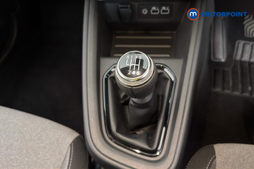 Renault Clio Evolution Manual Petrol Hatchback - Stock Number (1665114) - 15th supplementary image