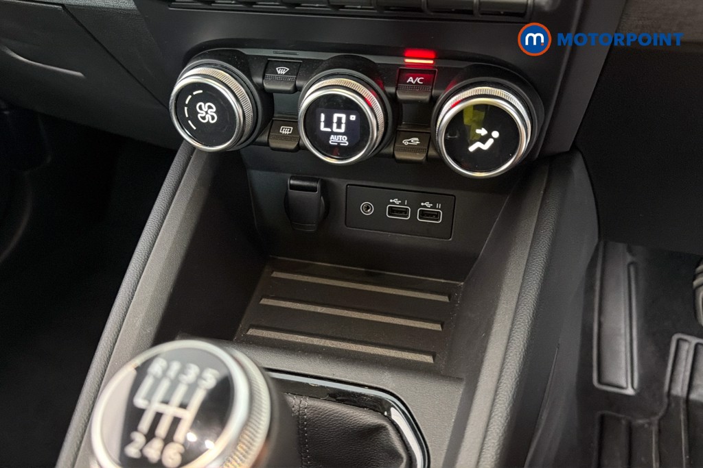 Renault Clio Evolution Manual Petrol Hatchback - Stock Number (1665114) - 17th supplementary image