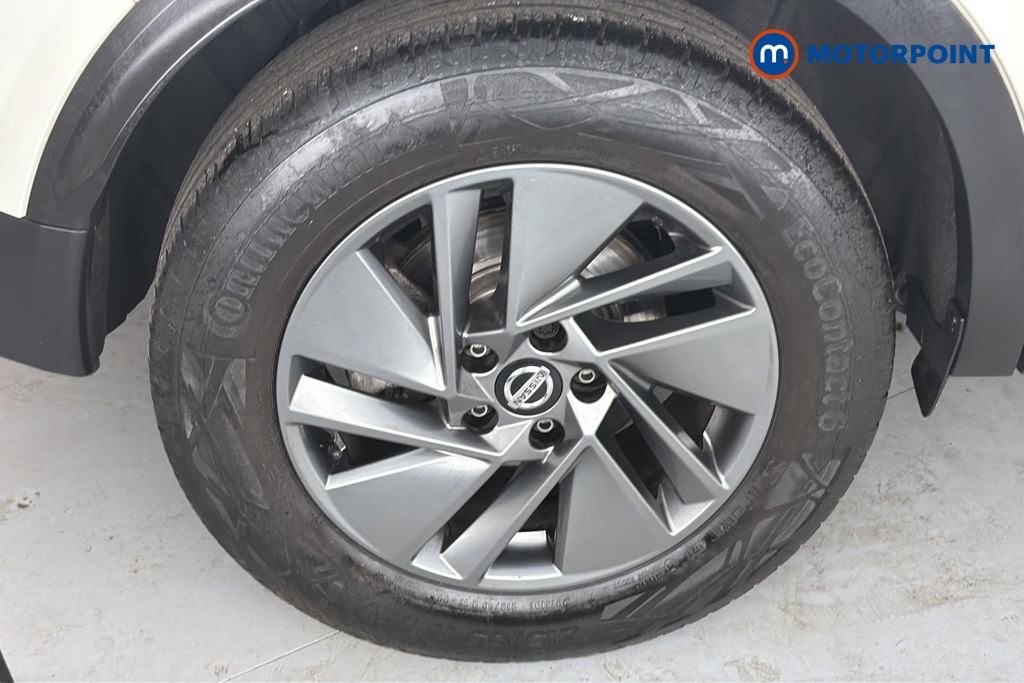 Nissan Qashqai Acenta Premium Automatic Petrol SUV - Stock Number (1665309) - 46th supplementary image