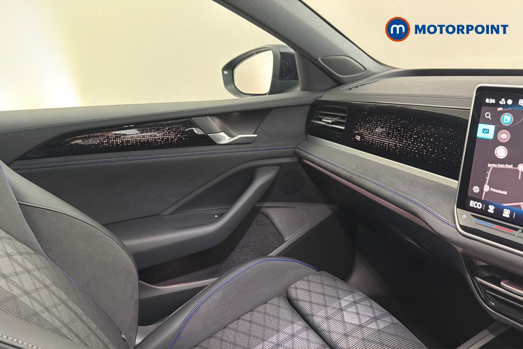 Volkswagen Passat R-Line Automatic Petrol Plug-In Hybrid Estate - Stock Number (1665416) - 11th supplementary image