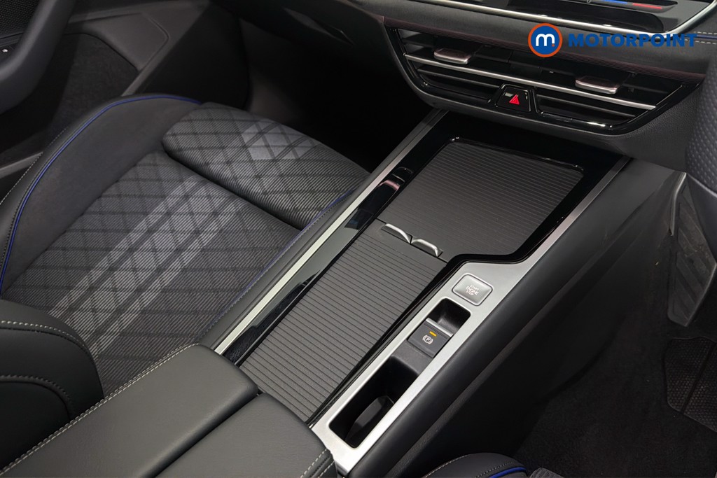 Volkswagen Passat R-Line Automatic Petrol Plug-In Hybrid Estate - Stock Number (1665416) - 15th supplementary image