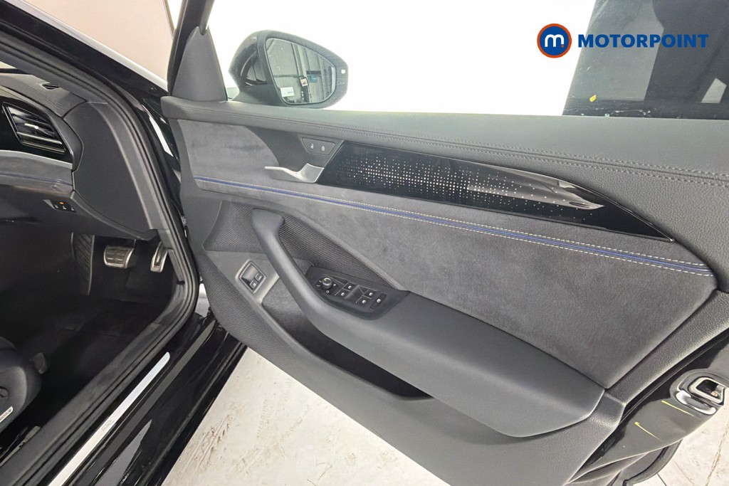 Volkswagen Passat R-Line Automatic Petrol Plug-In Hybrid Estate - Stock Number (1665416) - 19th supplementary image
