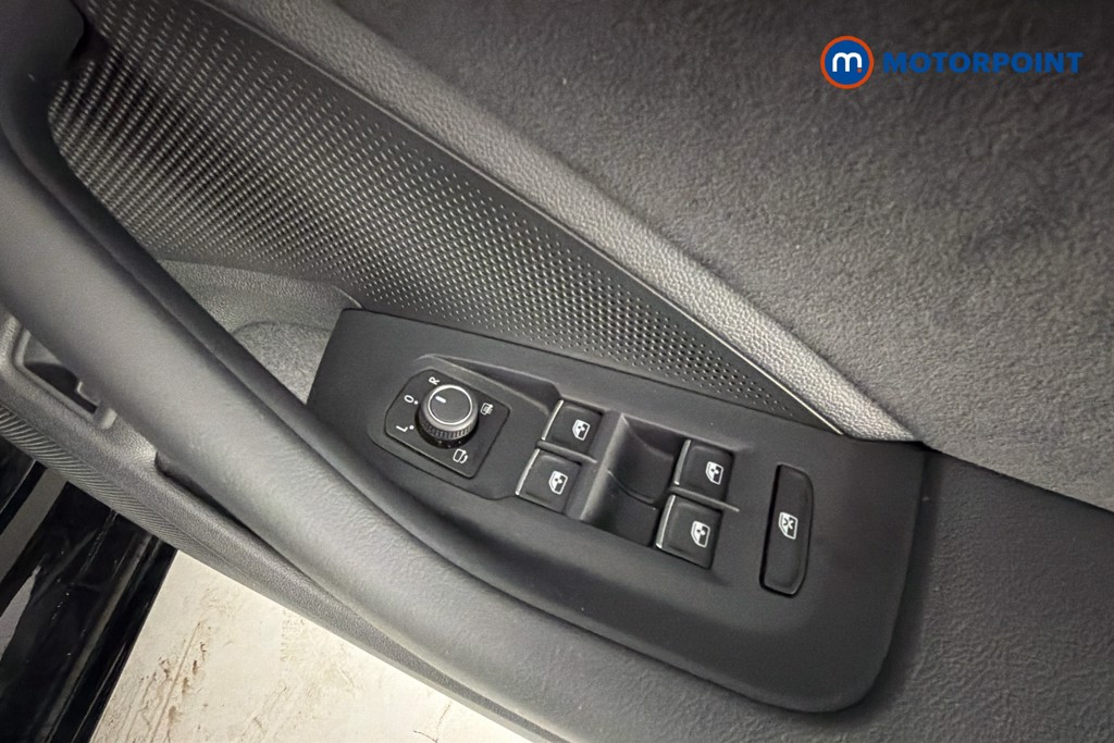 Volkswagen Passat R-Line Automatic Petrol Plug-In Hybrid Estate - Stock Number (1665416) - 20th supplementary image