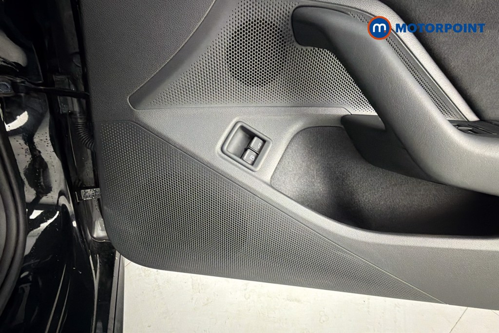 Volkswagen Passat R-Line Automatic Petrol Plug-In Hybrid Estate - Stock Number (1665416) - 21st supplementary image