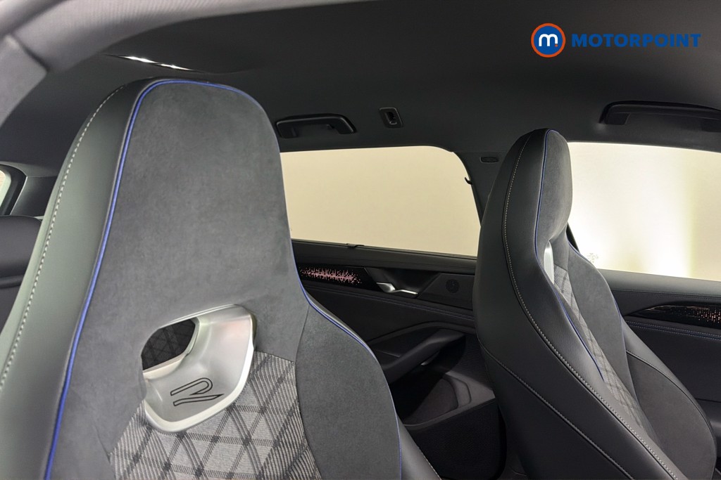 Volkswagen Passat R-Line Automatic Petrol Plug-In Hybrid Estate - Stock Number (1665416) - 23rd supplementary image