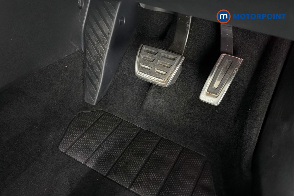 Volkswagen Passat R-Line Automatic Petrol Plug-In Hybrid Estate - Stock Number (1665416) - 27th supplementary image
