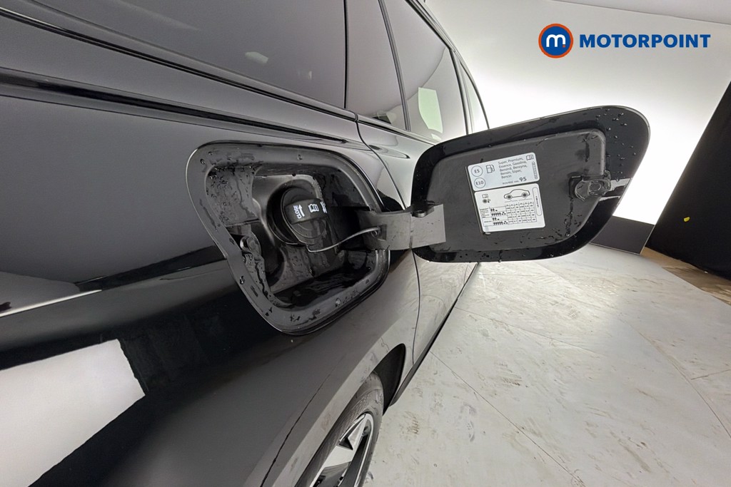 Volkswagen Passat R-Line Automatic Petrol Plug-In Hybrid Estate - Stock Number (1665416) - 41st supplementary image