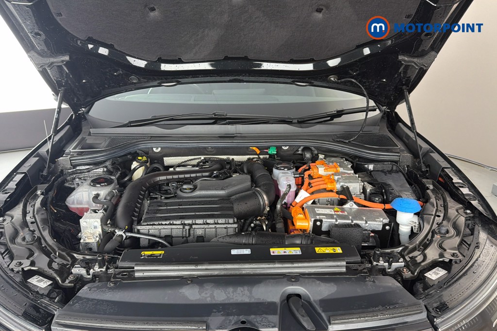 Volkswagen Passat R-Line Automatic Petrol Plug-In Hybrid Estate - Stock Number (1665416) - 51st supplementary image
