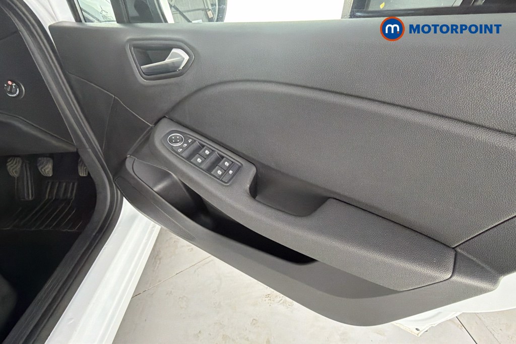 Renault Clio Evolution Manual Petrol Hatchback - Stock Number (1655951) - 19th supplementary image