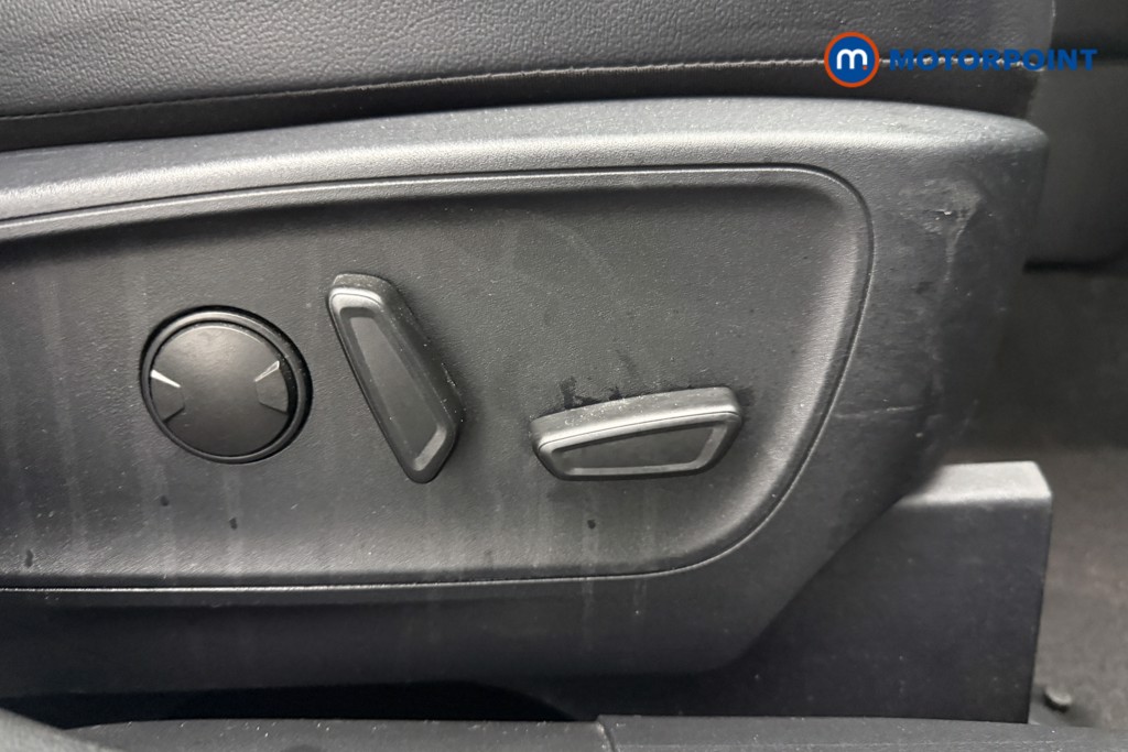 Ford Kuga Black Package Edition Manual Petrol SUV - Stock Number (1657016) - 21st supplementary image