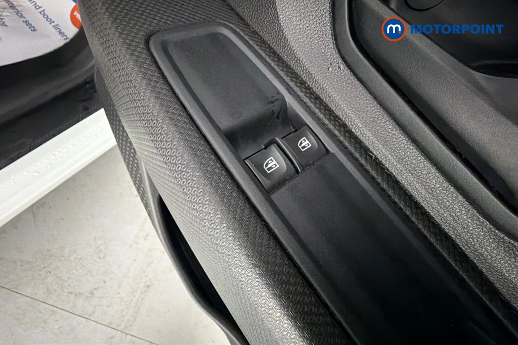 Dacia Sandero Essential Manual Petrol Hatchback - Stock Number (1657019) - 20th supplementary image