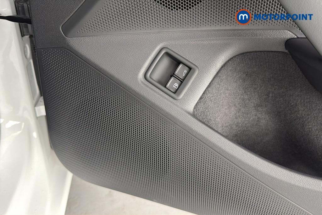 Volkswagen Passat Life Automatic Petrol Plug-In Hybrid Estate - Stock Number (1658411) - 21st supplementary image