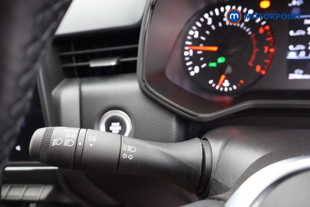 Renault Clio Iconic Manual Petrol Hatchback - Stock Number (1660706) - 5th supplementary image