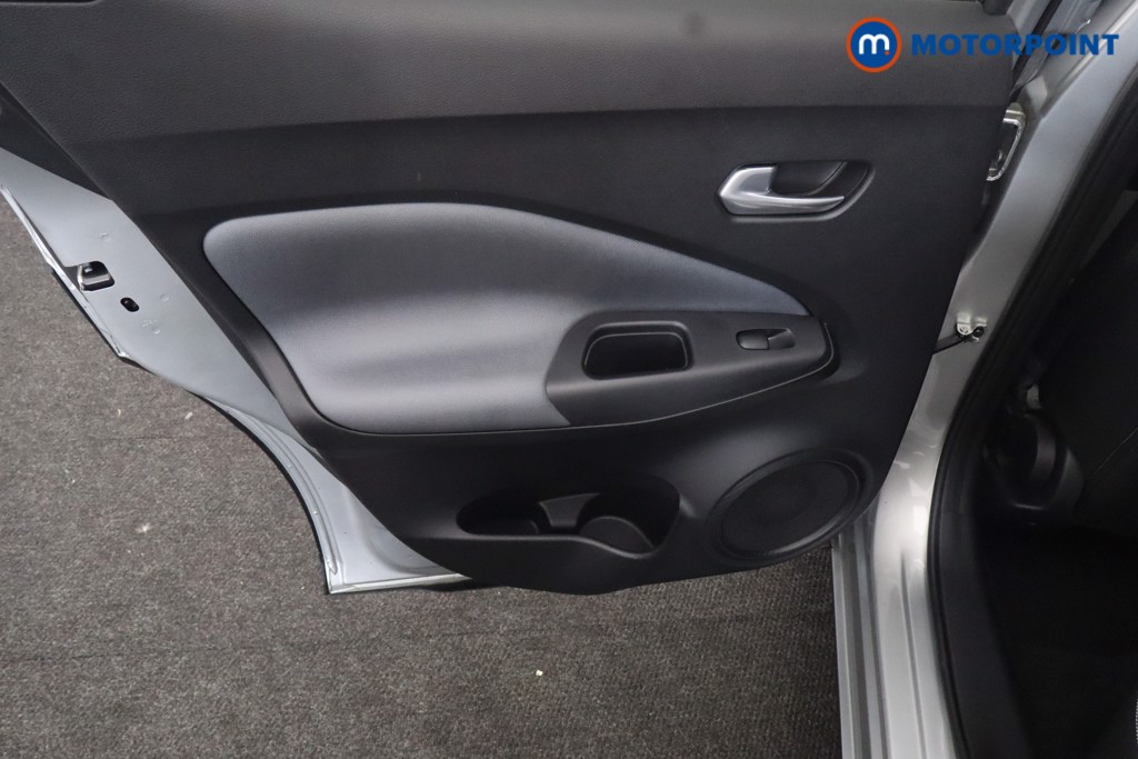 Nissan Juke Tekna Manual Petrol SUV - Stock Number (1661832) - 32nd supplementary image