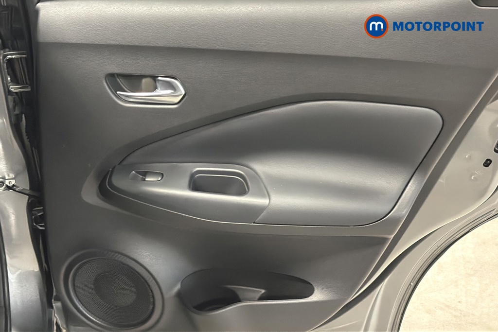 Nissan Juke N-Connecta Automatic Petrol SUV - Stock Number (1662712) - 993rd supplementary image