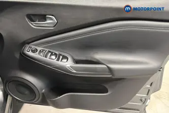 Nissan Juke N-Connecta Automatic Petrol SUV - Stock Number (1662712) - 10th supplementary image