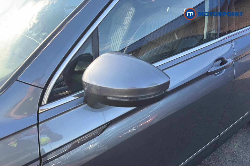 Volkswagen Tiguan Allspace Life Automatic Petrol SUV - Stock Number (1663339) - 40th supplementary image