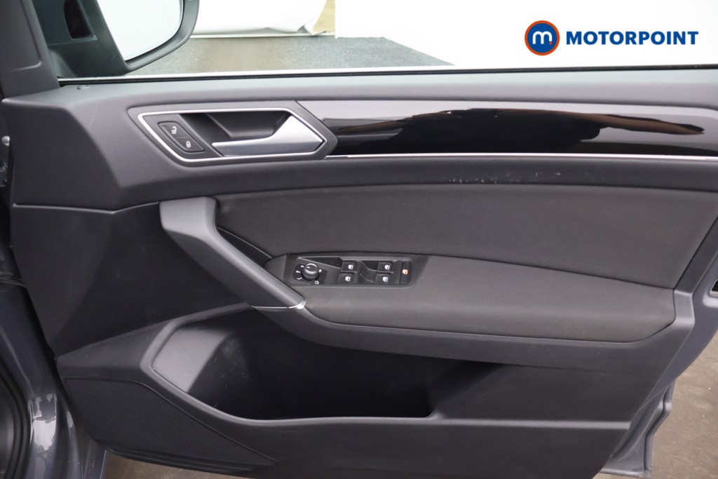 Volkswagen Touran SEL Automatic Petrol People Carrier - Stock Number (1663478) - 15th supplementary image