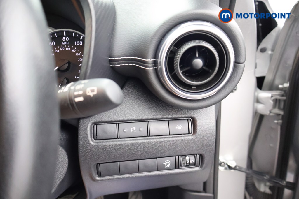 Nissan Juke N-Connecta Automatic Petrol SUV - Stock Number (1665098) - 7th supplementary image