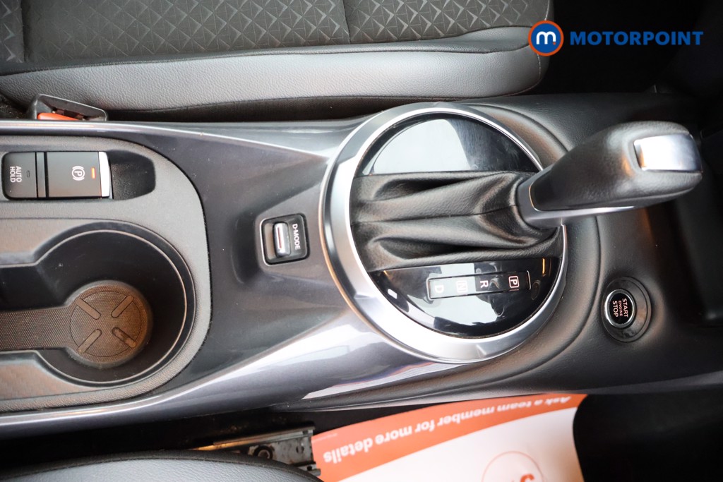 Nissan Juke N-Connecta Automatic Petrol SUV - Stock Number (1665098) - 9th supplementary image
