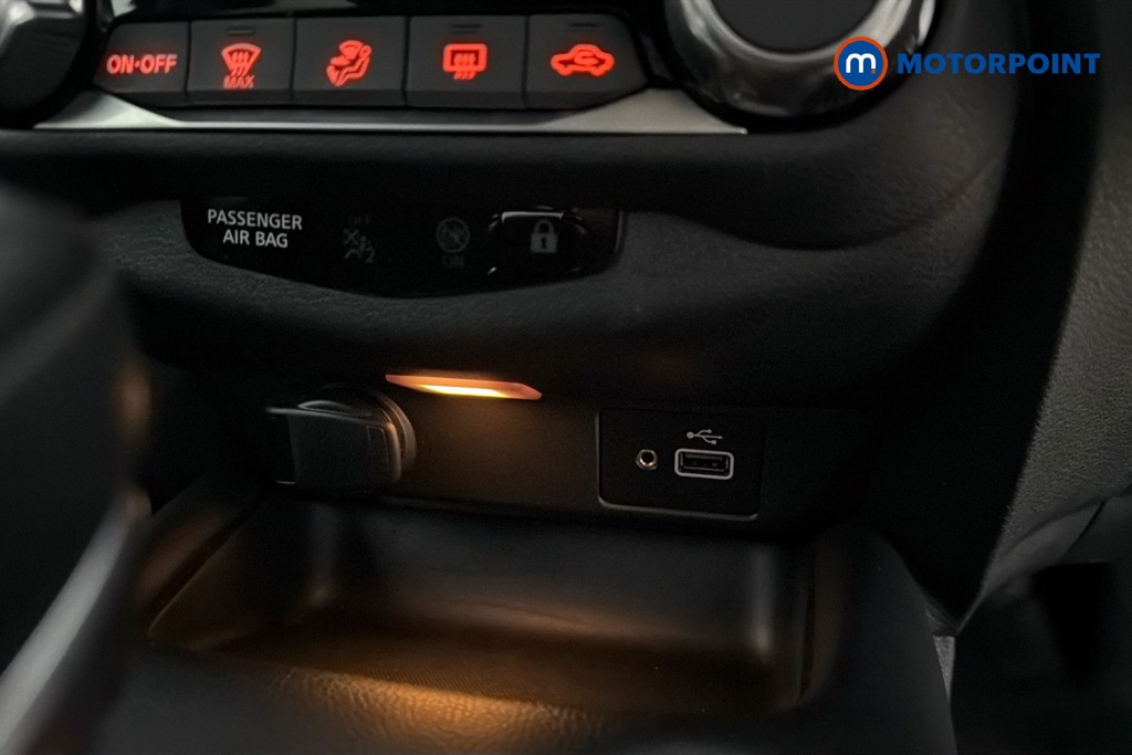 Nissan Juke N-Connecta Automatic Petrol SUV - Stock Number (1665108) - 17th supplementary image