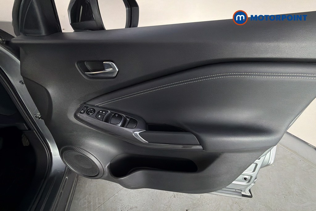 Nissan Juke N-Connecta Automatic Petrol SUV - Stock Number (1665108) - 19th supplementary image