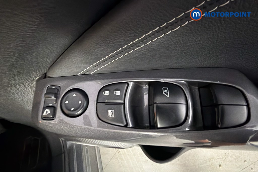 Nissan Juke N-Connecta Automatic Petrol SUV - Stock Number (1665108) - 20th supplementary image