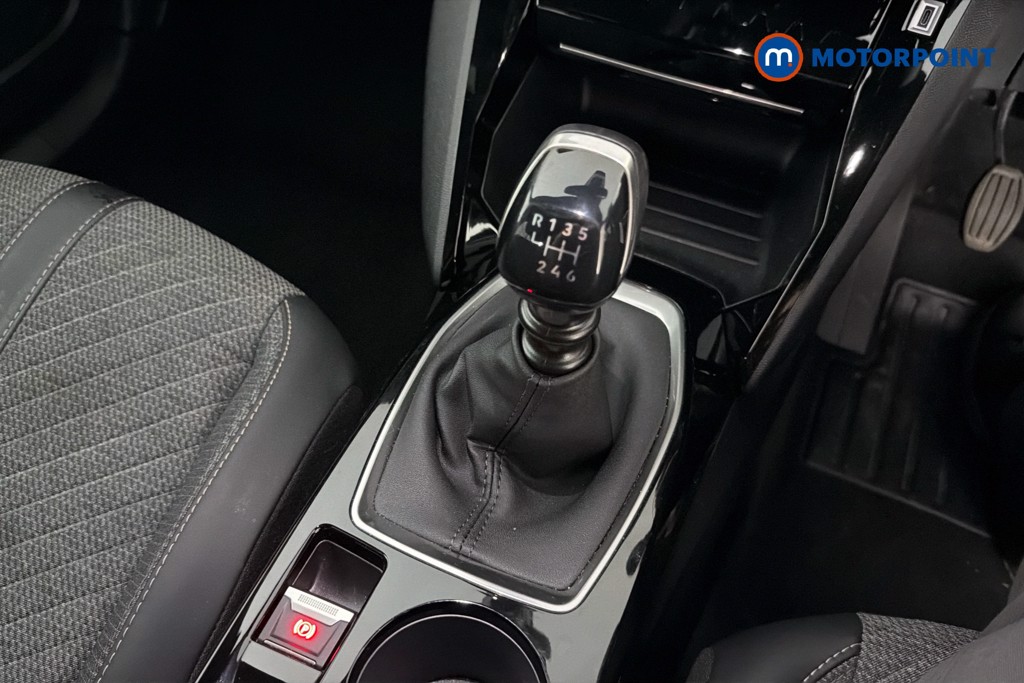 Peugeot 2008 Allure Manual Petrol SUV - Stock Number (1665916) - 15th supplementary image