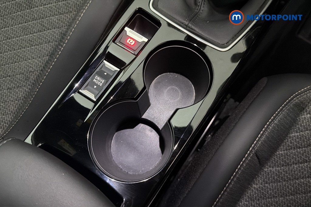 Peugeot 2008 Allure Manual Petrol SUV - Stock Number (1665916) - 16th supplementary image