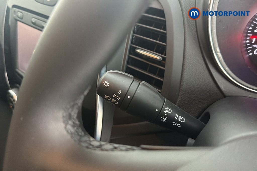 Renault Captur Iconic Manual Petrol SUV - Stock Number (1666595) - 5th supplementary image