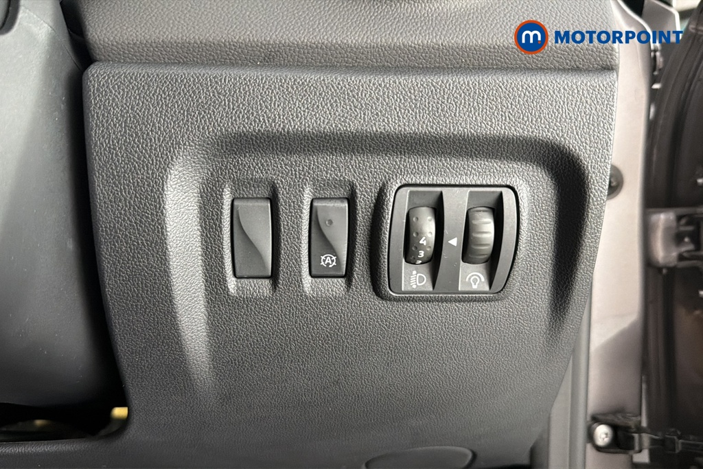 Renault Captur Iconic Manual Petrol SUV - Stock Number (1666595) - 11th supplementary image