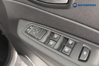 Renault Captur Iconic Manual Petrol SUV - Stock Number (1666595) - 19th supplementary image