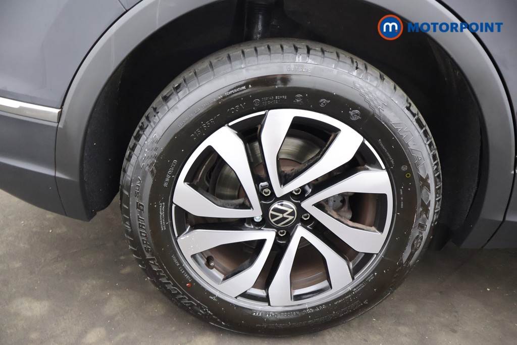Volkswagen Tiguan Active Manual Petrol SUV - Stock Number (1638939) - 28th supplementary image