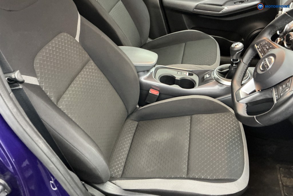 Nissan Juke N-Connecta Manual Petrol SUV - Stock Number (1651404) - 5th supplementary image