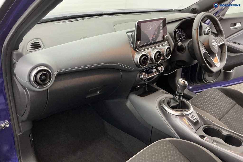Nissan Juke N-Connecta Manual Petrol SUV - Stock Number (1651404) - 9th supplementary image