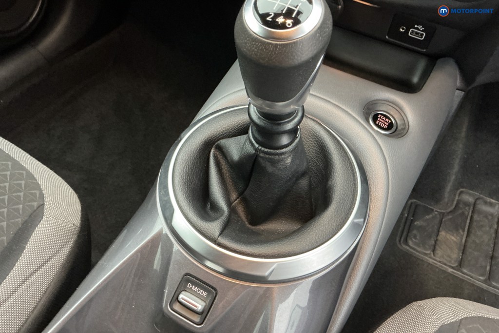 Nissan Juke N-Connecta Manual Petrol SUV - Stock Number (1651404) - 15th supplementary image