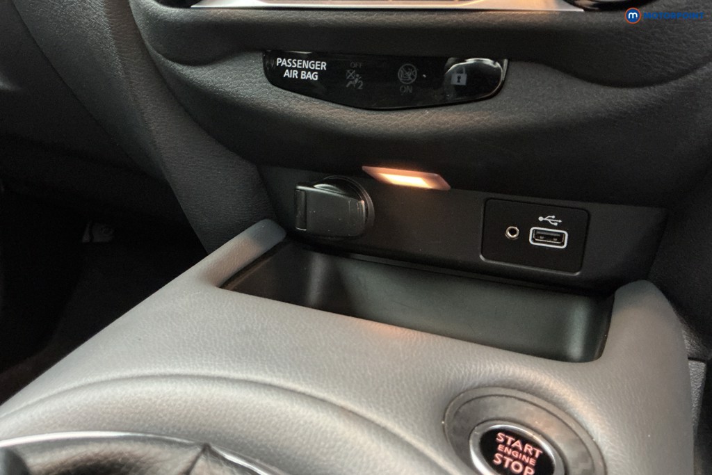 Nissan Juke N-Connecta Manual Petrol SUV - Stock Number (1651404) - 16th supplementary image